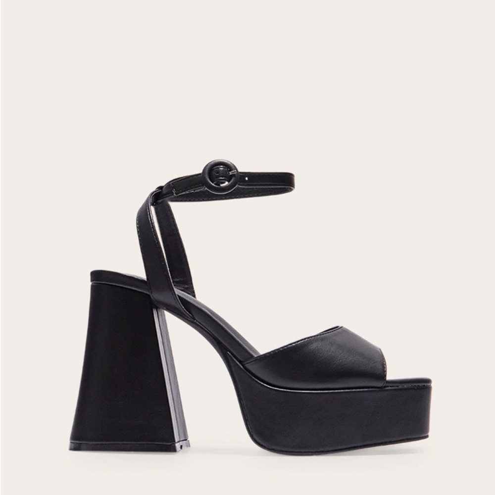 PrettyLittleThing Black Platform Sandals